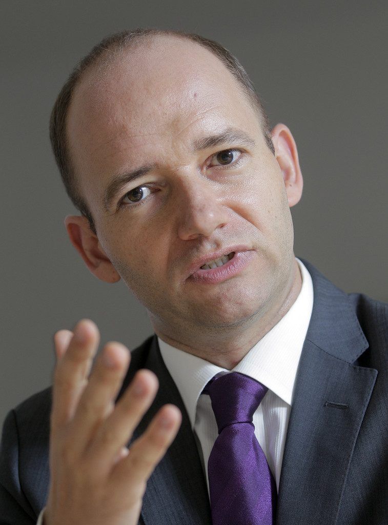Politikberater Hofer über die Macht der Worte und wie damit Richtung gemacht wird.