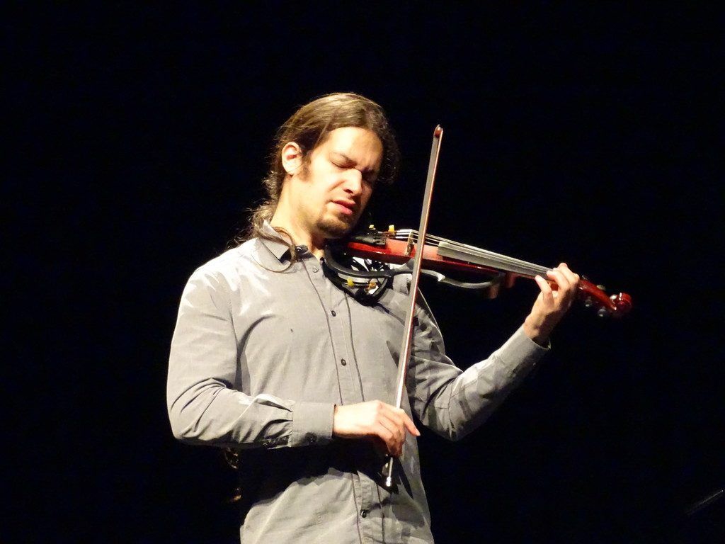 Mit ihm kommt Neues in diverse Konzertsäle