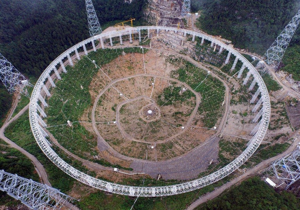 In China entsteht weltweit größtes Radioteleskop