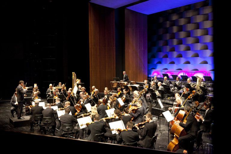 Die Wiener Symphoniker spielen heute Abend unter der Leitung von Enrique Mazzola ihr letztes Orchesterkonzert dieses Festspielsommers mit einem Italien-Programm. foto: bregenzer festspiele/dietmar mathis