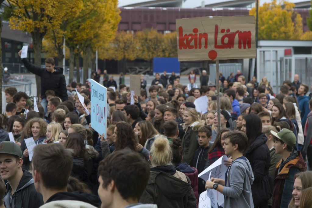 Pilotierungsarbeiten im Messegelände erregen Unmut von Schüler­innen und Lehrern.