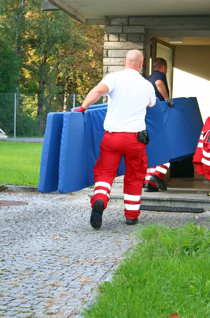 Rotes Kreuz und ORS teilen sich 100 Asylwerber auf. Sie kommen in Hard und Götzis unter.
