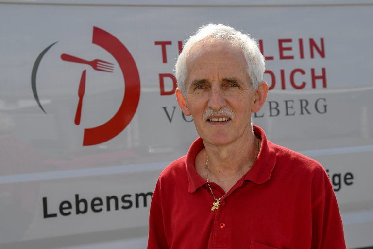 Ma hilft: Elmar Stüttler von Tischlein Deck Dich mit dem neuen Kühltransporter