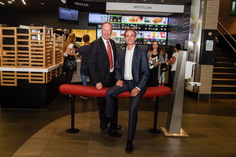 Franchisenehmer Loek Versluis und McDonald’s-Österreich-Chef Andreas Schmidlechner. Foto: o. LErch