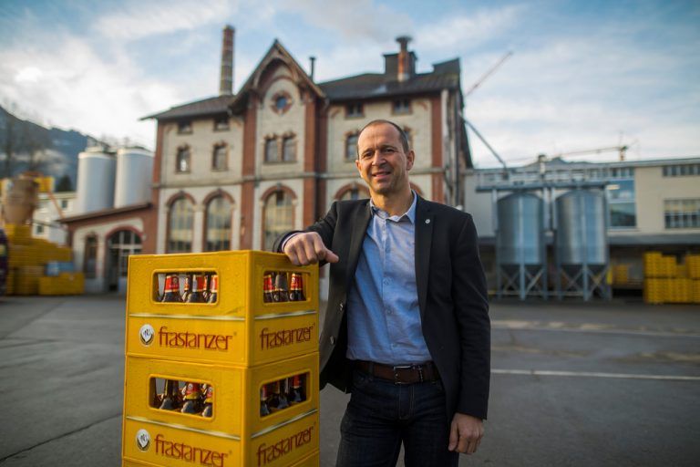 Frastanzer Bierspezialitäten finden immer mehr Fans. Deshalb braucht Brauerei-Chef Kurt Michelini mehr Platz - allerdings nicht im historischen Sudhaus. VN/RP