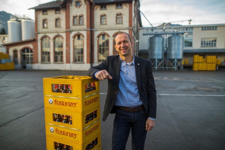 Frastanzer Bierspezialitäten finden immer mehr Fans. Deshalb braucht Brauerei-Chef Kurt Michelini mehr Platz - allerdings nicht im historischen Sudhaus. VN/RP