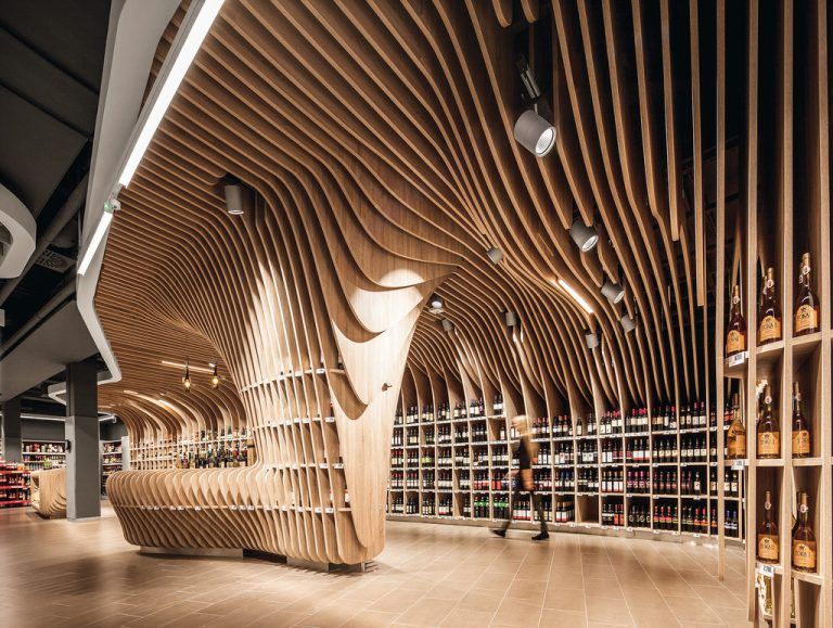 Für die neue Markthalle der Handelskette Spar in Budapest hat Zumtobel ein LED-Lichtkonzept realisiert. Foto: Zumtobel