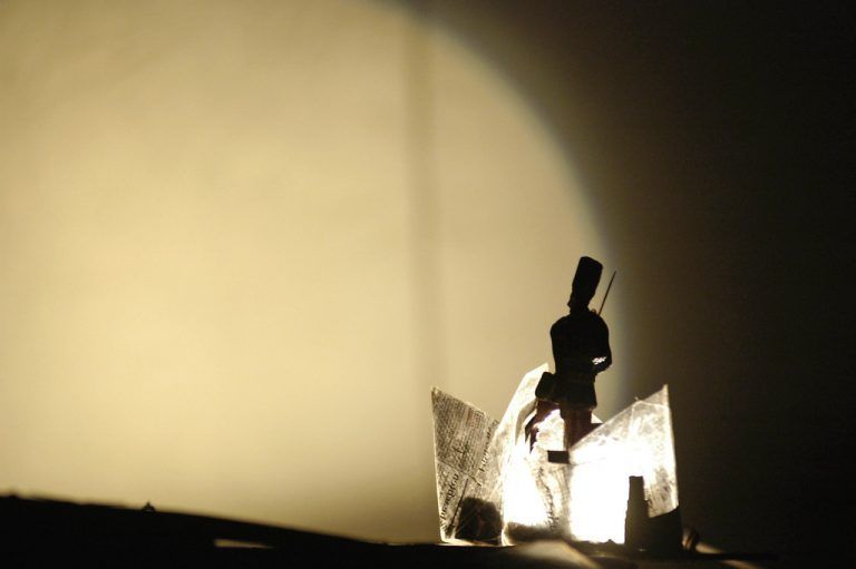 Furiose Schauspielkunst und magische Schatten beim Homunculus-Festival. Veranstalter