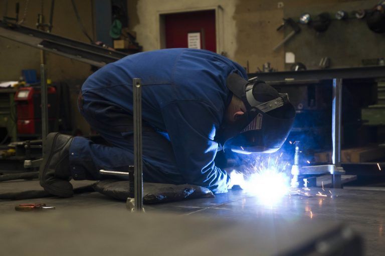 Geht es nach Vorarlbergs Arbeitnehmer- und Arbeitgeber-Vertretern, wird weiterhin an Montagen nach Wochenendfeiertagen gearbeitet. VN/RP