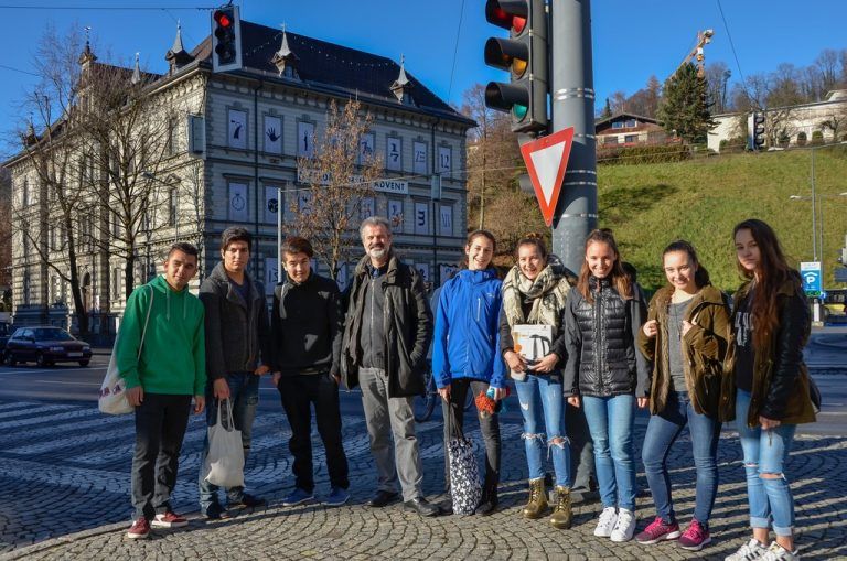 Gemeinsames Einkaufen und anschließendes Kochen in der Polytechnischen Schule.