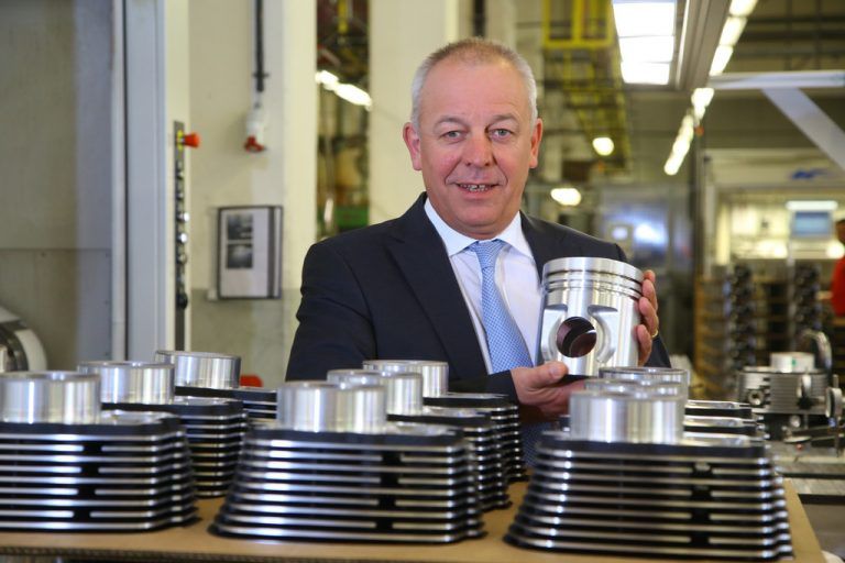 Geschäftsführer Thomas Fessl kam vor einem Jahr zu Mahle König. „Man muss sich am Markt und an den Kunden orientieren“, sagt der Geschäftsführer. Fotos: VN/Hofmeister