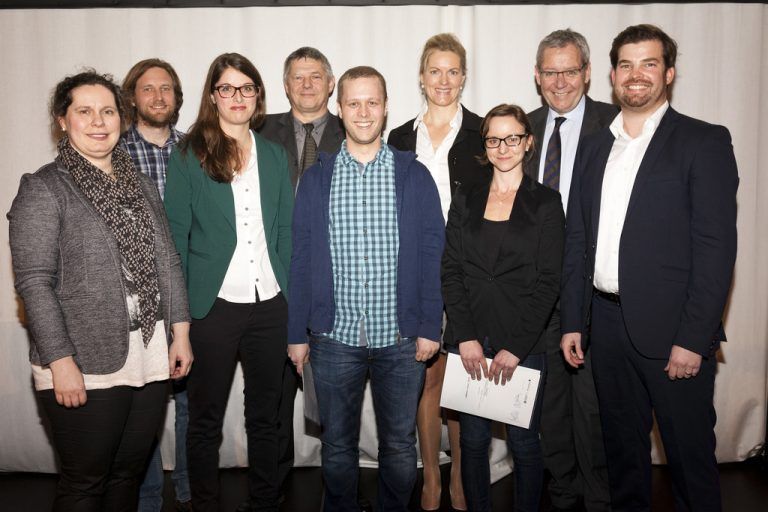 Gratulanten und Preisträger: Verleihung des Newway Awards durch die Industriellenvereinigung und FH Vorarlberg. Fotos: Gerold Wehinger, Roland Paulitsch