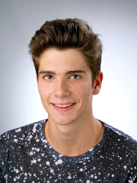 Gregor Lingg,Egg, 3HEDerzeit verbrauchen wir Rohstoffe, als ob wir zwei Planeten hätten. Wir müssen dringend daran arbeiten, weniger Rohstoffe zu verbrauchen. Unser Lösungsvorschlag: Recycling 4.0 – das heißt: automatisiertes Recycling mit Hilfe von Recycling-Robotern und Standard-Demontage-Werkzeugen, RFID-Kennzeichnung von Geräten und Baugruppen, automatisierte Roboterprogrammierung für Demontage und Material­trennung etc.