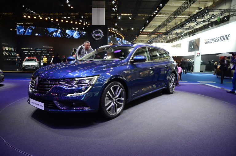 Großer KombiAls weitere Premiere steht auf der IAA der Talisman Grandtour im Schaufenster. Auch er kommt Anfang 2016 in den Handel.