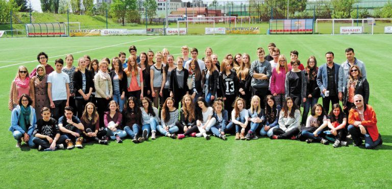 Gruppenfoto zum Abschied: Nach zwei Jahren nahm das erste Comenius-Projekt, das am Bundesgymnasium Feldkirch durchgeführt wurde, mit dem Besuch in Polens Hauptstadt sein Ende. Fotos: BG Feldkirch