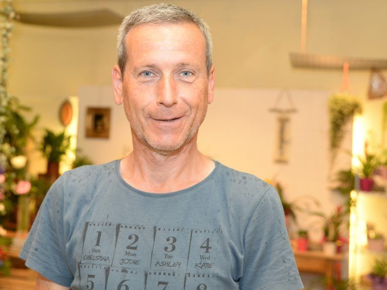 Günter Golderer, Mann für allesNach 30 Jahren in der Elektrobranche arbeite ich jetzt bei meiner Frau als Zusteller und beliefere Kunden und Märkte.