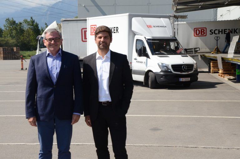 Haben Pläne für Niederlassung Vorarlberg: DB-Schenker-Vorstand Ewald Kaiser mit Österreich-Vorstand Helmut Schweighofer (r.). VN/Scalet