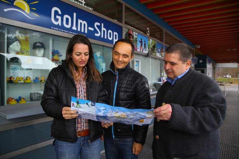 Hannes Jochum an der Talstation Golm. Im Sommer sind auch Lünersee und Silvretta beliebte Ausflugsziele. Fotos: VN/Hofmeister