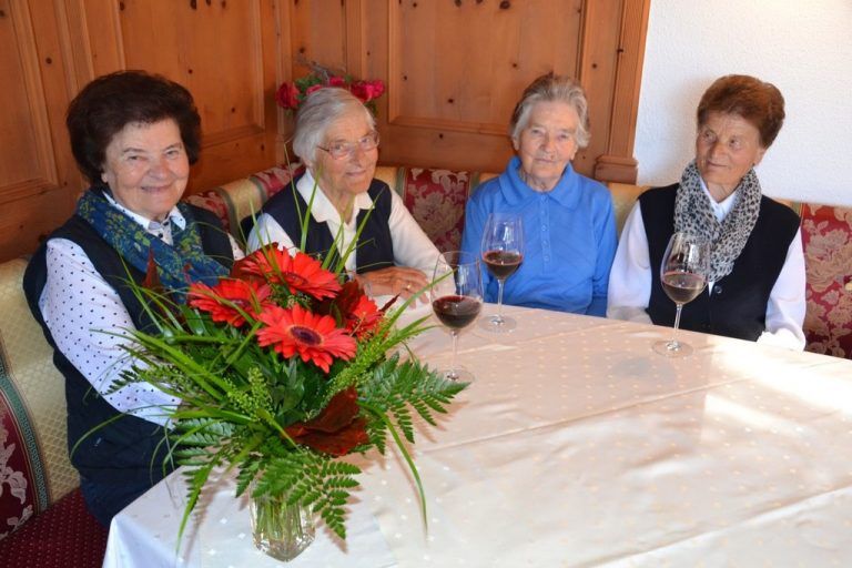 Hilda Berthold, Katharina Zudrell, Walpurga Dönz und Luisa Scheibenstock (v. l.) sind die „Tschanna-Meigana“.