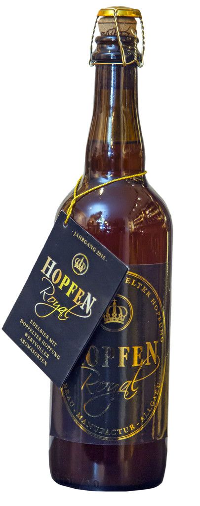 Hopfen Royal, Brau-Manufactur Allgäu, 0,75 l, Alc. 6,9% Vol.Das Bockbier, bei dem zwei verschiedene Hopfensorten verwendet werden, weist eine schöne Balance zwischen Hopfenbittere und Malzsüße auf und harmoniert laut Menzinger hervorragend zu Gerichten wie Ente oder Truthahn.