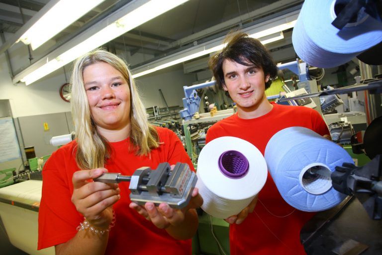 Ich habe mich für diese Lehre entschieden, weil ich gerne mit Metall arbeite. Ausschlaggebend für meine Entscheidung war der Besuch einer Metalltechnikerin bei uns in der Hauptschule – ihre Erzählungen haben mich sehr fasziniert. Mein Ziel ist es, die Lehre mit Matura zu machen und dabei einen guten Erfolg zu haben. Natalie Vonbank, 16, Außerbraz