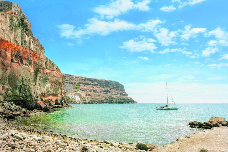 Idyllische Bucht im südlichen Hafen- und Ferienort Puerto de Mogán.