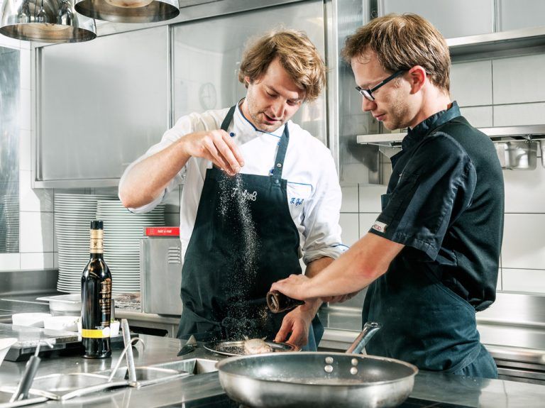 Im Bezauer Vier-Sterne-Hotel werden jedes Jahr ein bis zwei neue Köche ausgebildet. Fotos: Hotel Post