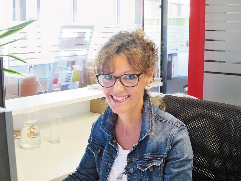 Im Messebüro fühlt sich Christine Sturn wohl, auch wenn stressige Tage angesagt sind. Foto: Hagen