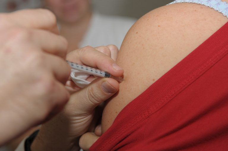 Impfungen werden von Schulärzten nicht mehr gerne durchgeführt, weil die rechtliche Situation schwierig ist. Vn