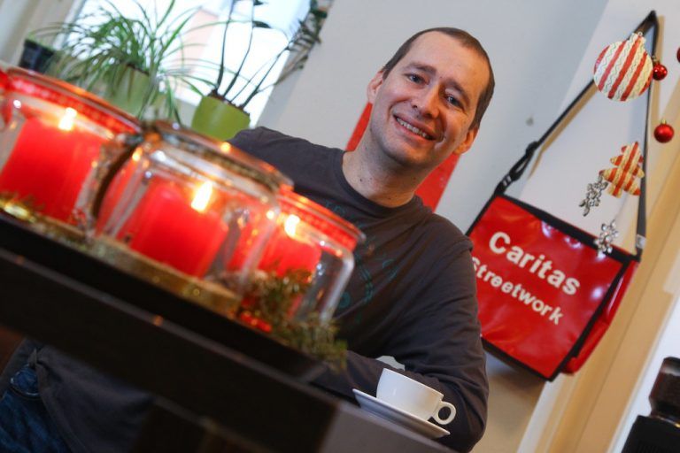 In der Weihnachtszeit ist Peter Wieser ganz besonders gefordert. Denn für seine Klienten ist das eine kritische Zeit. Foto: VN/Hofmeister