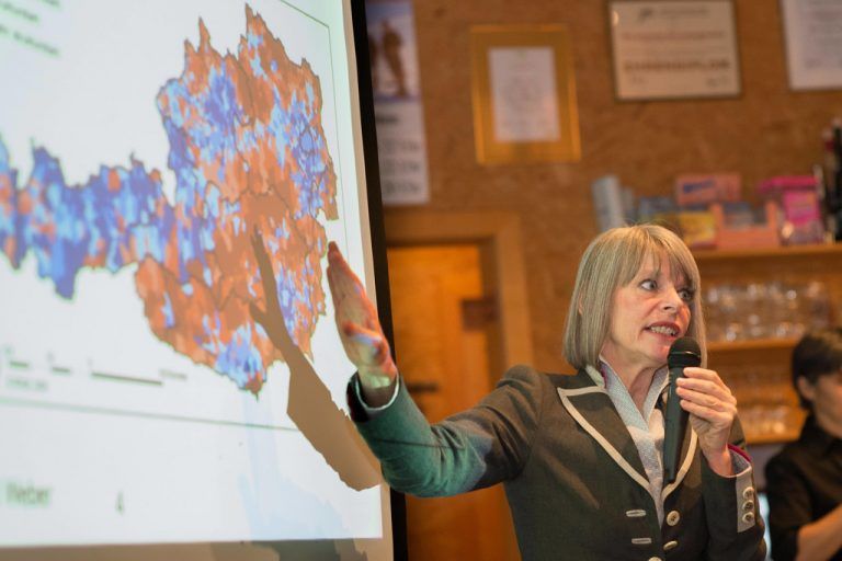 In einem sehr anschaulichen Vortrag präsentierte Gerlind Weber die Problematik. Fotos: VN/Stiplovsek
