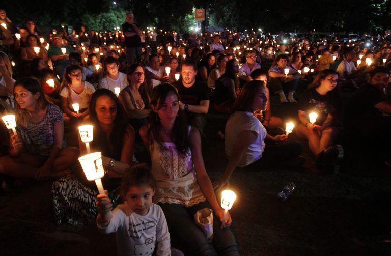 Inzwischen erreicht die Earth Hour über soziale Medien und zahlreiche Aktionen mehr als eine Milliarde Menschen weltweit.  Fotos: Reuters