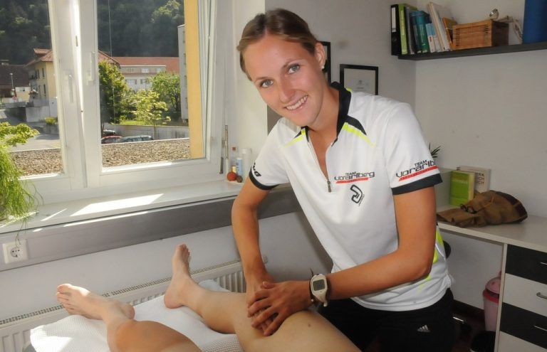 Jasmine Rüscher, Physiotherapeutin vom Team Vorarlberg, ist heute beim Trans Vorarlberg Triathlon in Lech im Einsatz. Foto: akp