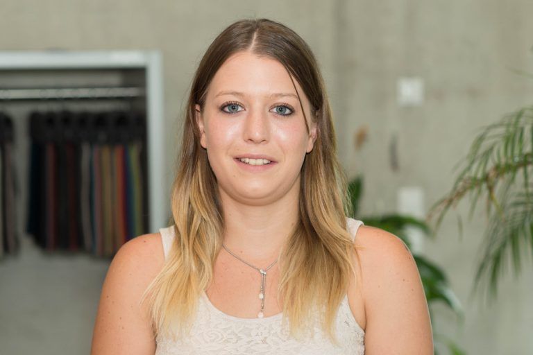 Jennifer Holler, Beratung und VerkaufAlle Produkte sind sehr gut. Egal, in welches Bett man liegt, die Funktion der Matratze überzeugt immer. Das macht den Verkauf sehr angenehm.