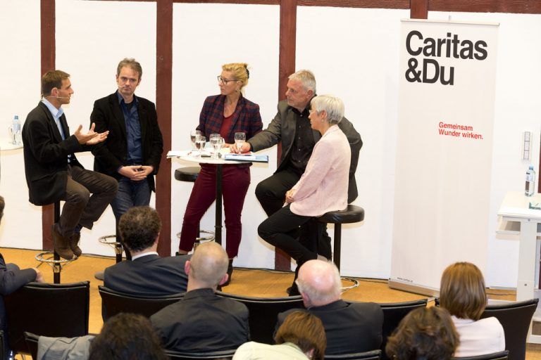 Johannes Berger, Martin Bereuter, Anton Strini und Eva Häfele diskutierten. Karoline Mätzler und Harry Gatterer stellten den Report vor. D. Mathis