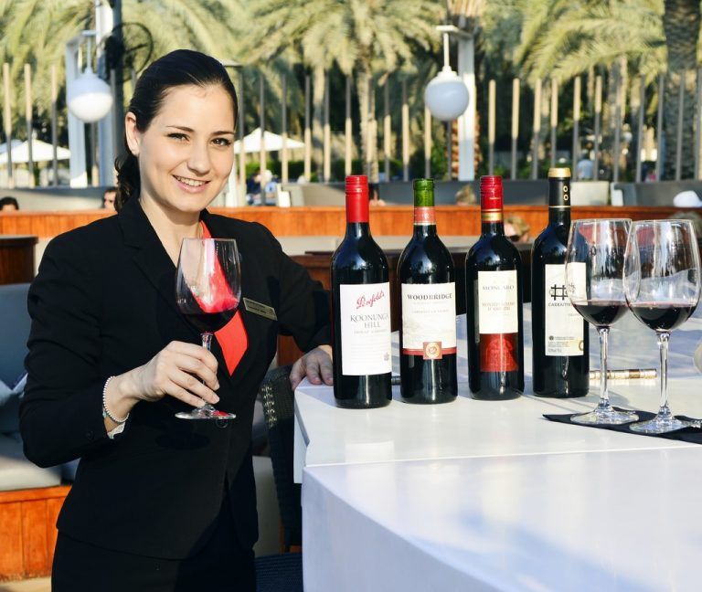Julia Bitschnau ist für insgesamt neun Restaurants, Cafés und Bars verantwortlich und leitet 85 Mitarbeiter. Foto: Jenno Pellejo
