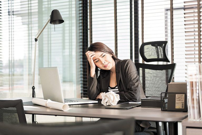 Jungunternehmer sehen die aktuelle Entwicklung nicht positiv und verzichten vermehrt darauf, Personal einzustellen.