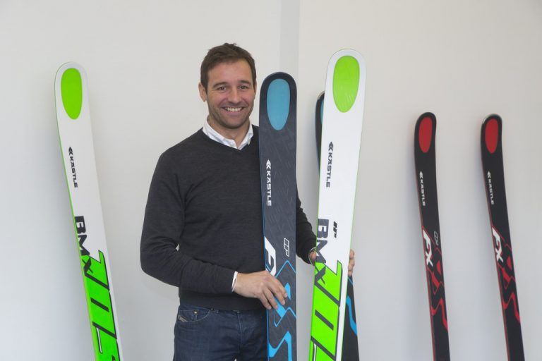 Kästle-Geschäftsführer Bernd Knünz im Showroom der Skimarke am Standort Hohenems. Foto: VN/Paulitsch