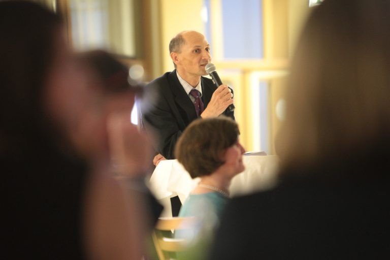 Klassenvorstand Günther Frühwirth verabschiedet sich.  
