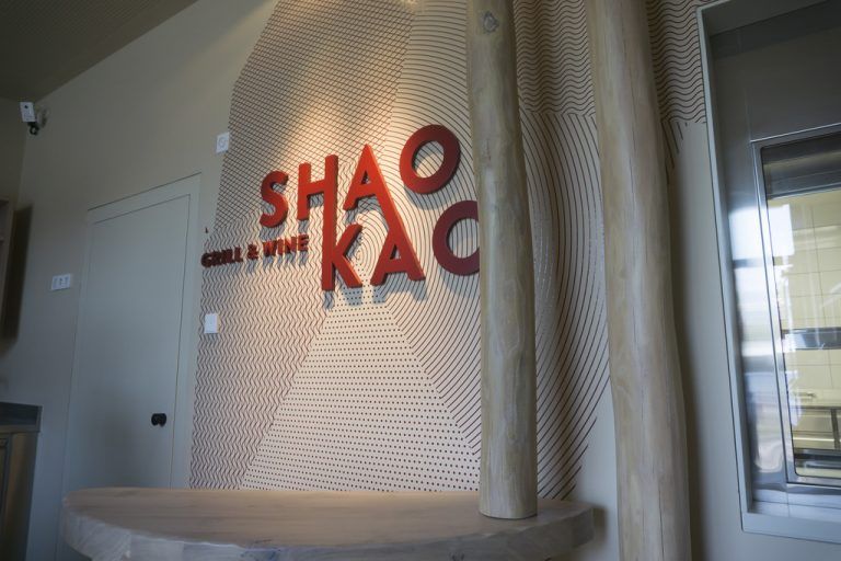 Kochen auf Feuer im Shao Kao in Dornbirn. Foto: VN/Paulitsch