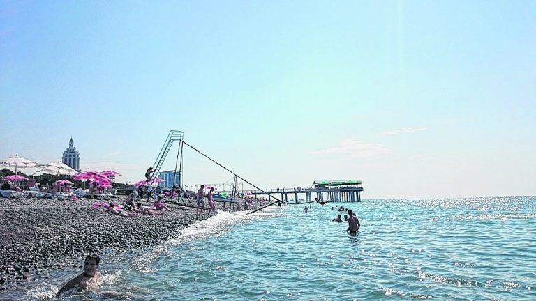 Lange, gepflegte Strandpromenade in Batoumi. Foto: w. stadler
