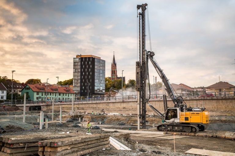 Liebherr-Rammgerät auf einer Baustelle in Göteborg: Baumaschinengeschäft entwickelt sich gut. Foto: liebherr