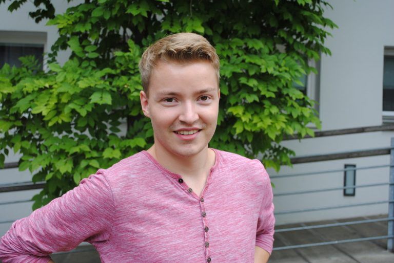 Lukas, 20 JahreDurch das bewusste Fasten lerne ich auf meinen Körper zu hören und bewusster zu leben. Während des Alkoholverzichts wird einem erst so richtig klar, wie selbstverständlich Alkohol oft konsumiert wird und welche Rolle er in unserem gesellschaftlichen Leben spielt.