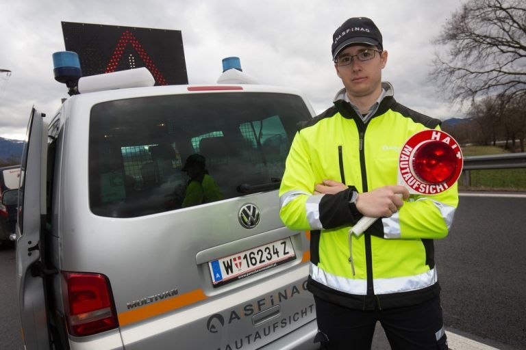 Lukas Buhmann aus Doren ist seit 2010 als Mautaufsichtsorgan im Dienst. Foto: VN/Hartinger