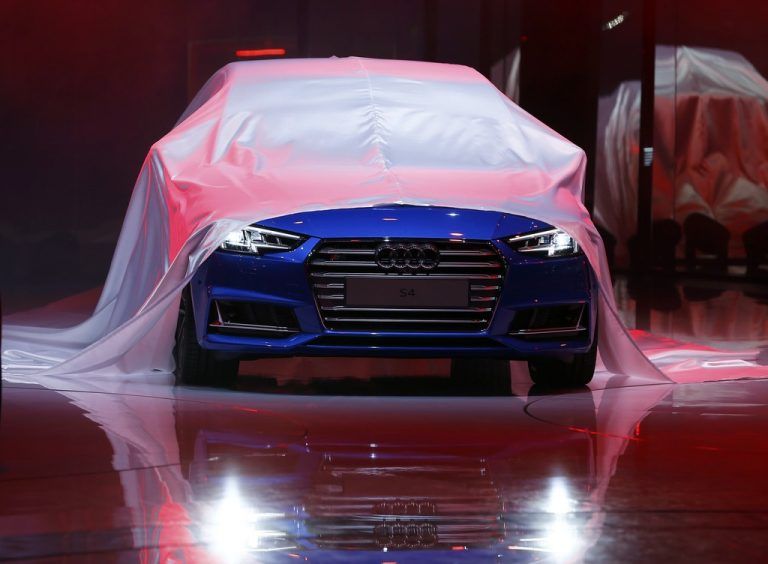 Mächtig PowerIn Frankfurt feiern der Audi S4 und S4 Avant Weltpremiere. Der 3.0-Liter-Sechszylinder-Motor stellt 354 PS Leistung bereit.