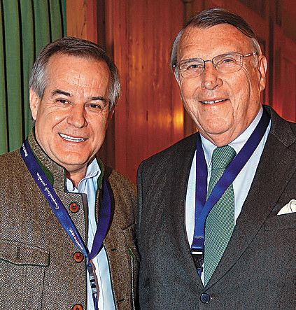 Manager und Banker im Gespräch: Siegfried Wolf (l.) und Klaus Mangold.  Fotos: VN/Hofmeister