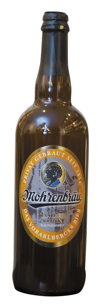 Mandarin Weizen, Mohrenbräu, 0,75 l, Alc. 5,5% Vol.Das neue Creativ Bier von Mohren wird mit Mandarina Bavaria kaltgehopft. „Dadurch bekommt es eine fruchtige Note und eine leichte Bittere im Nachtrunk“, erläutert Menzinger, der das Bier unter anderem zu Salaten mit gegrilltem Huhn oder Fisch empfiehlt.