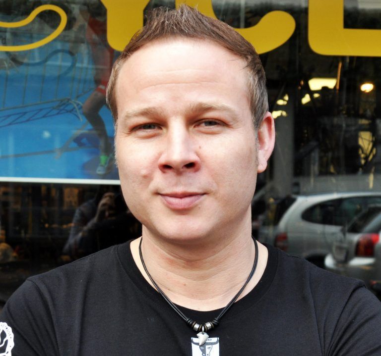 Marcel Wawrik,
            
              Fahrradverleih und Service
            Es kommen Touristen aus aller Welt zu uns, um sich ein Fahrrad auszuleihen. Das macht den Job spannend und sehr vielseitig.