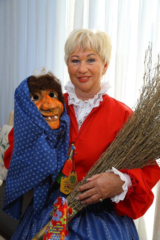 Die Frau hinter der Maske