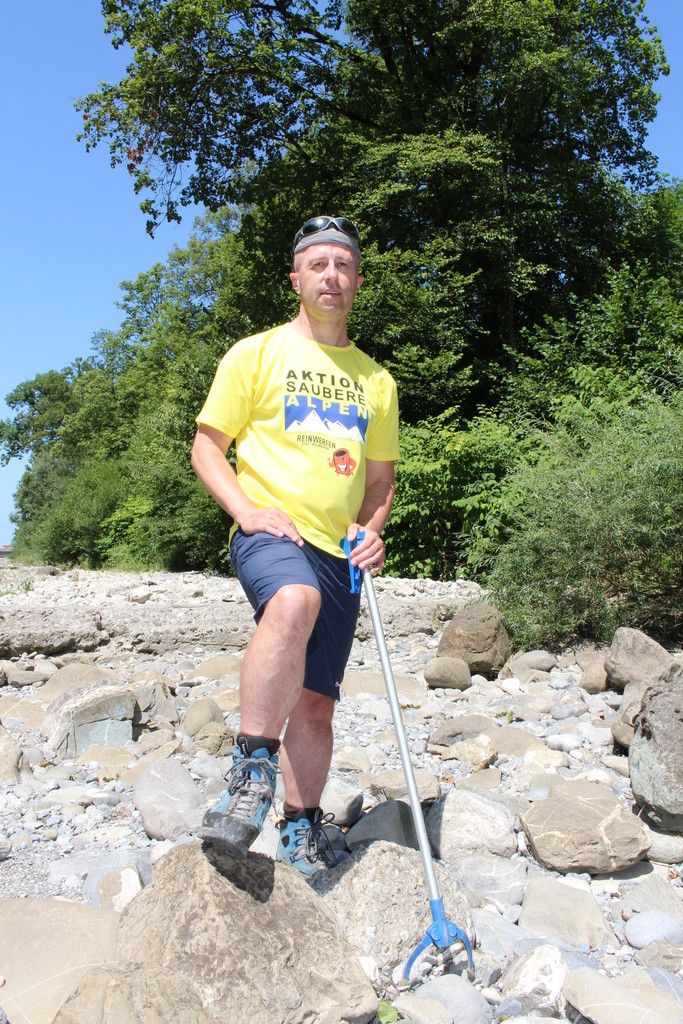 Markus Petter aus Dornbirn ist mit seinen Kollegen auch heuer wieder zum Müllsammeln in den Alpen unterwegs. Foto: pes